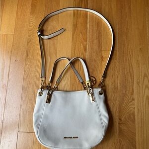 Michael Kors White Shoulder Bag with Gold Hardware